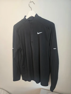 Svart långärmad tröja Nike - Nyskick storlek S