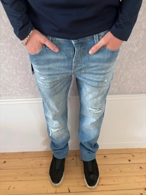 Jack & jones jeans (me tags) - Slitna jack & jones jeans - W32 L34 - slim glenn - Skick 10/10 - hör av dig vid minsta fundering!