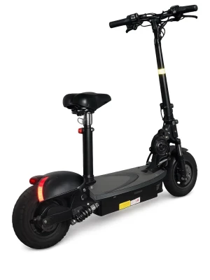 Svart elscooter med sadel - Har fått denna El scootern som present förra året och kört den sällan på grund av plugg. Den kommer med nyckel och laddare.  30km/h 20km räckvidd OBS! Tar helst kontant men Swish fungerar. Mellan pris kan diskuteras Kan träffas: Skärholmen Vårby Vårberg.  Elektrisk scooter i svart med breda däck, sadel och bakre stötdämpare. Scootern har en robust ram, LED-bakljus och styre med handtag. Perfekt för smidig transport i stan. Laddningsport och varningsdekal på sidan.