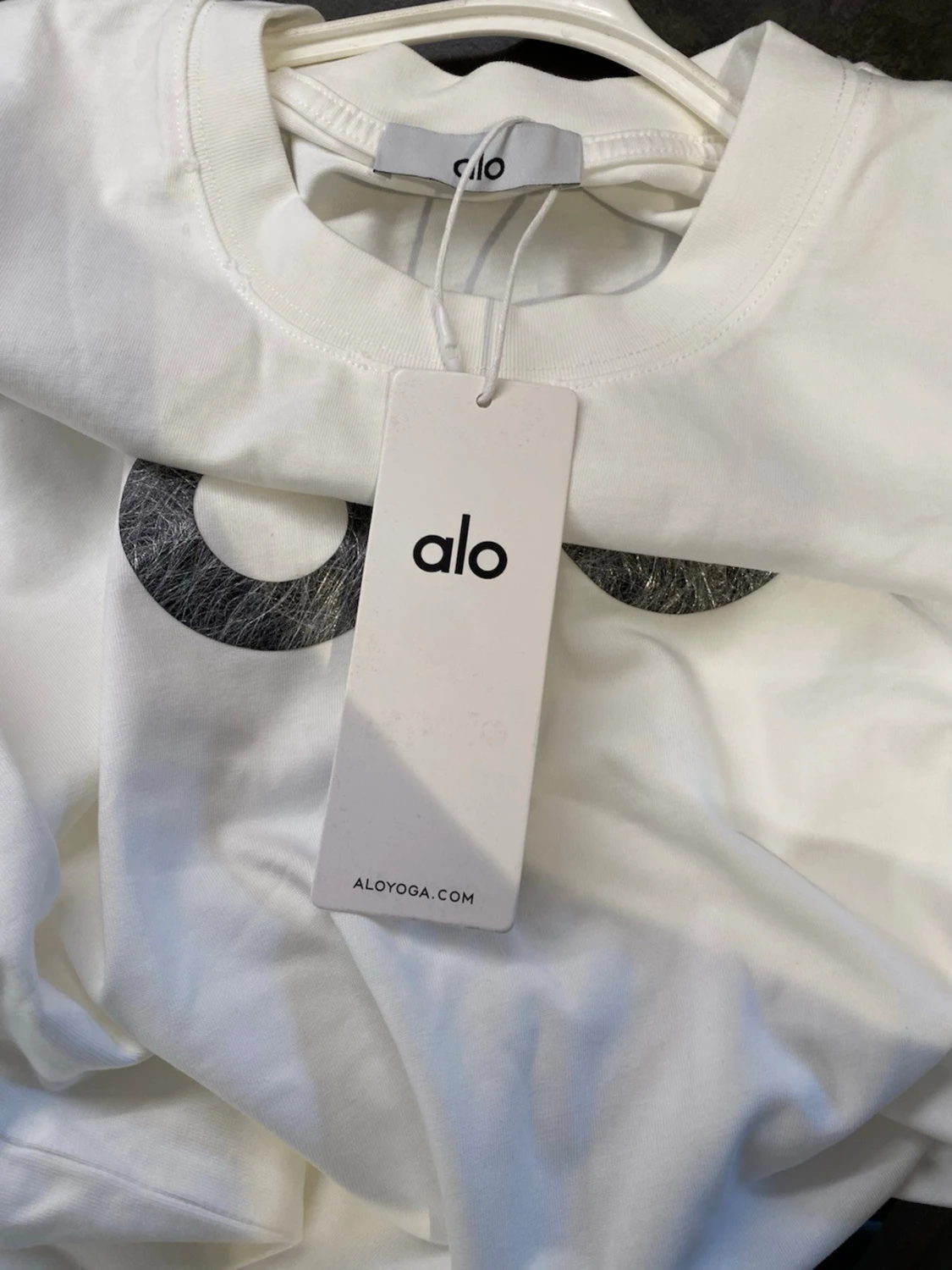 Vit t-shirt från Alo med logga - 3