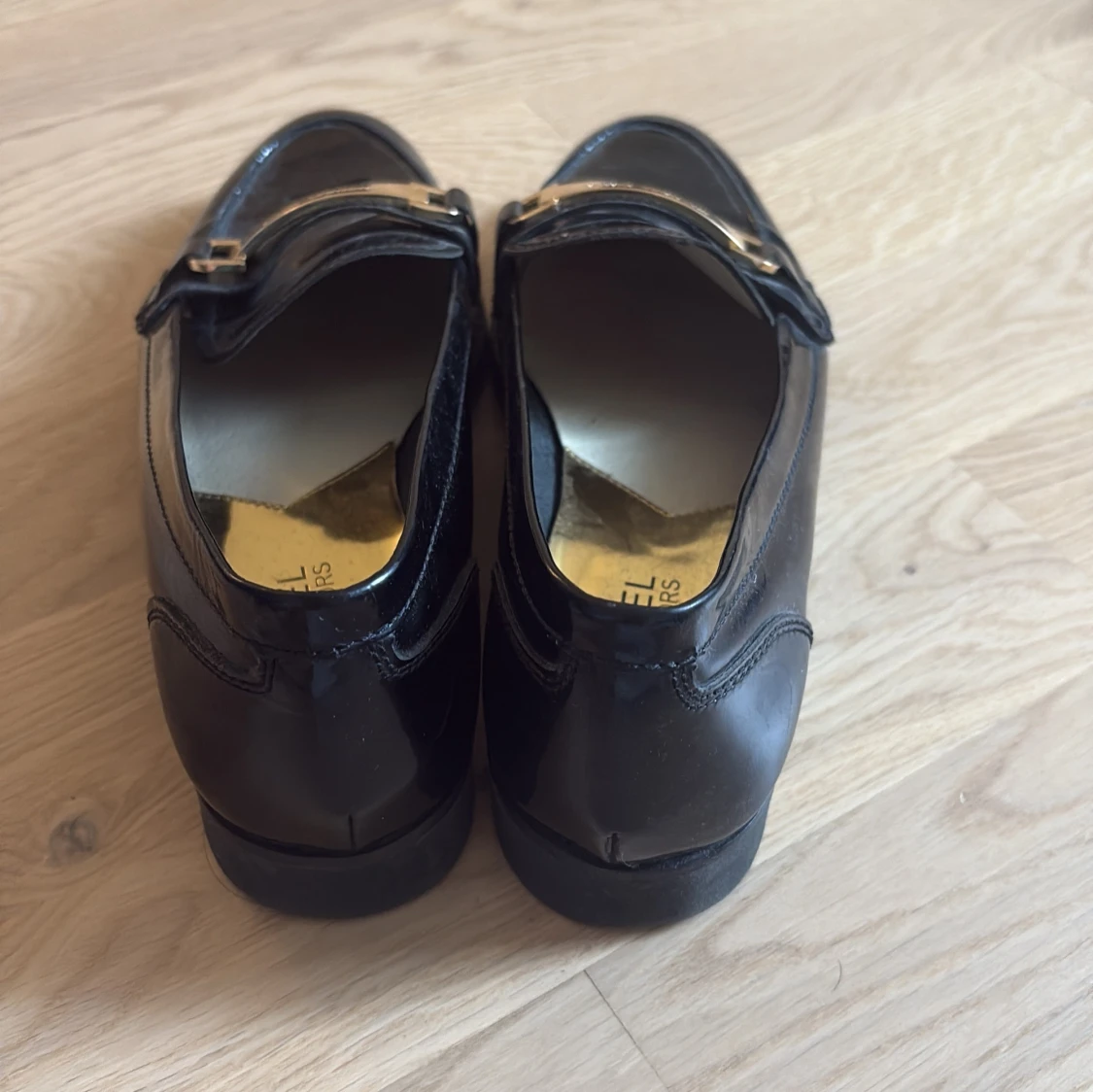 Svarta loafers från Michael Kors - 1