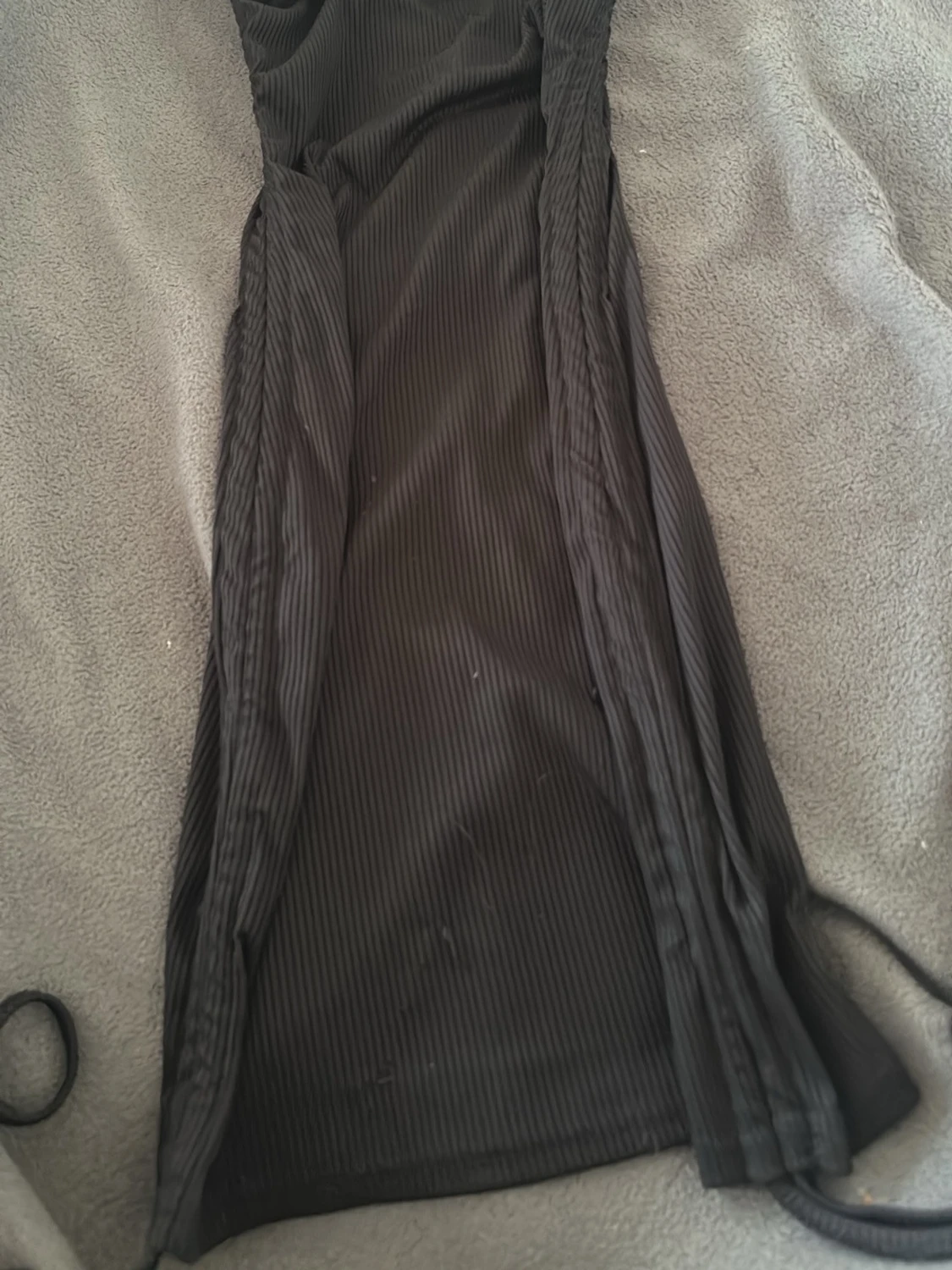 Svart ribbad midiklänning - 2