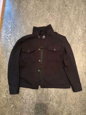 Overshirt - Säljer Zara overshirt som nästan aldrig användes, köpt 2024 men bara haft i garderoben typ. PM för frågor