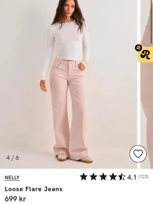 Nelly jeans rosa  - Rosa jeans från Nelly, loose flare/bootcut. Supersnygga! Aldrig använda 