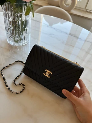 Svart väska  - Jätte fin väska, i fint använt skick. 🩷🌸