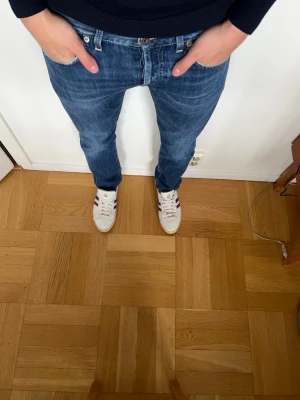 Dondup Jeans - Dondup jeans i snygg blå färg… skriv vid frågor!!🤩 passar 32 skriv om ni vill ha exakta mått👍