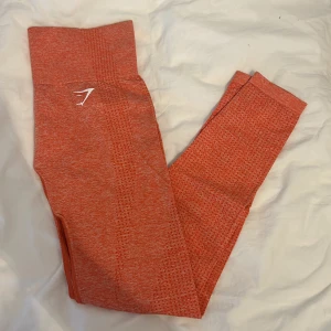 Gymshark tights  - Träningstights från gymshark, VITAL SEAMLESS 2.0 LEGGINGS✨ Stl S men skulle säga att det är något små i storleken. Fint skick och ordinarie pris är 549kr