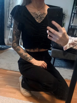 Svart blus topp storlek s - Superfin