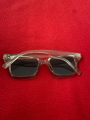 Silverfärgad hårklämma i metall - En stilig solglaje för killar och män! Priset kan diskuteras vid snabb affär