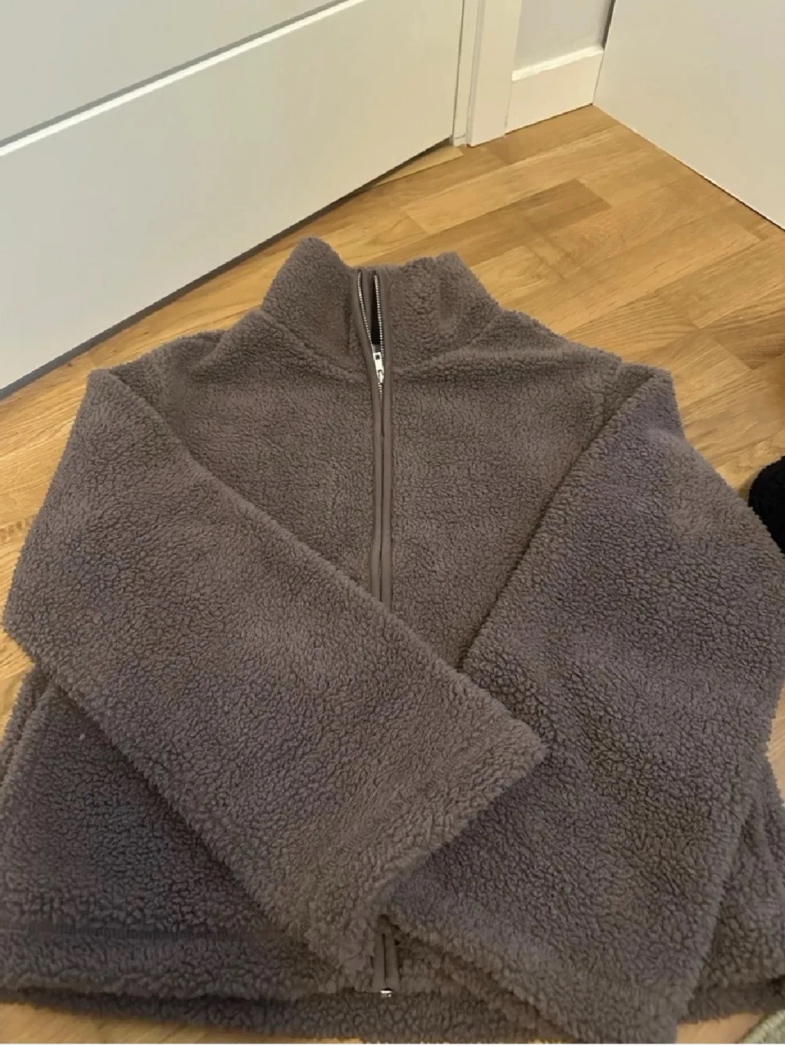 Brun teddyjacka med dragkedja