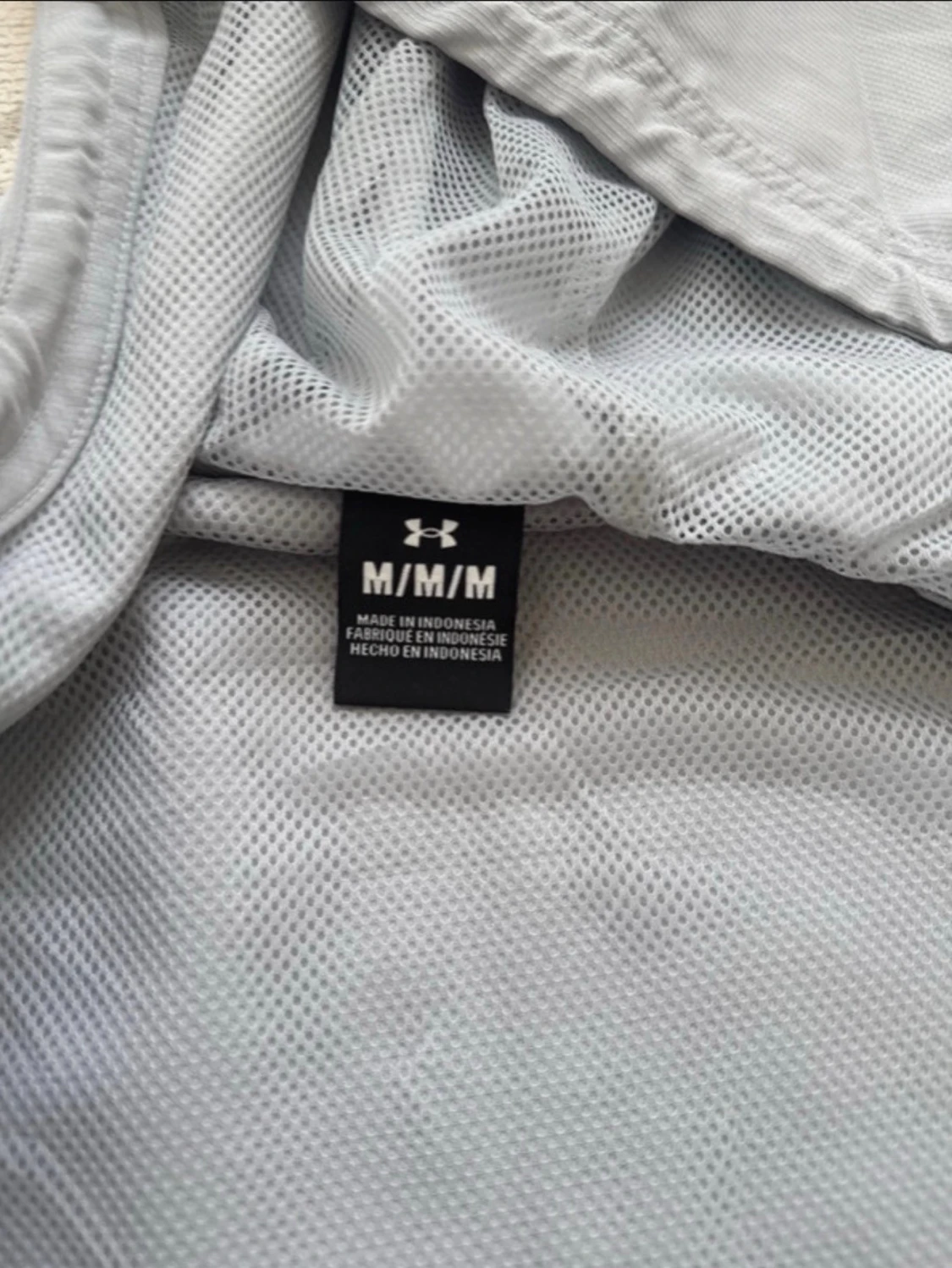 Ljusgrå vindjacka från Under Armour - 1