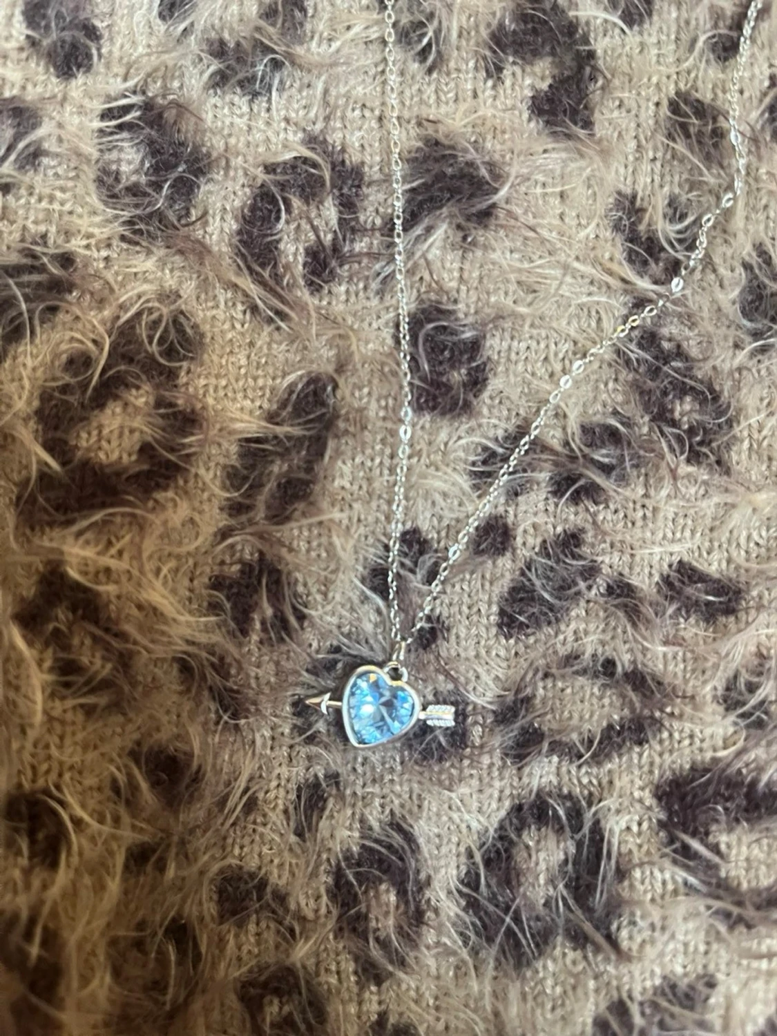 Halsband med blått hjärthänge silver
