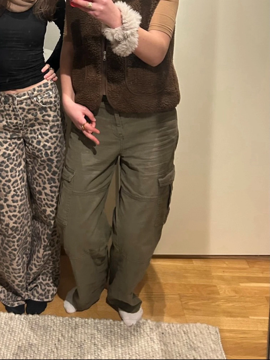 Olivgröna cargobyxor med fickor