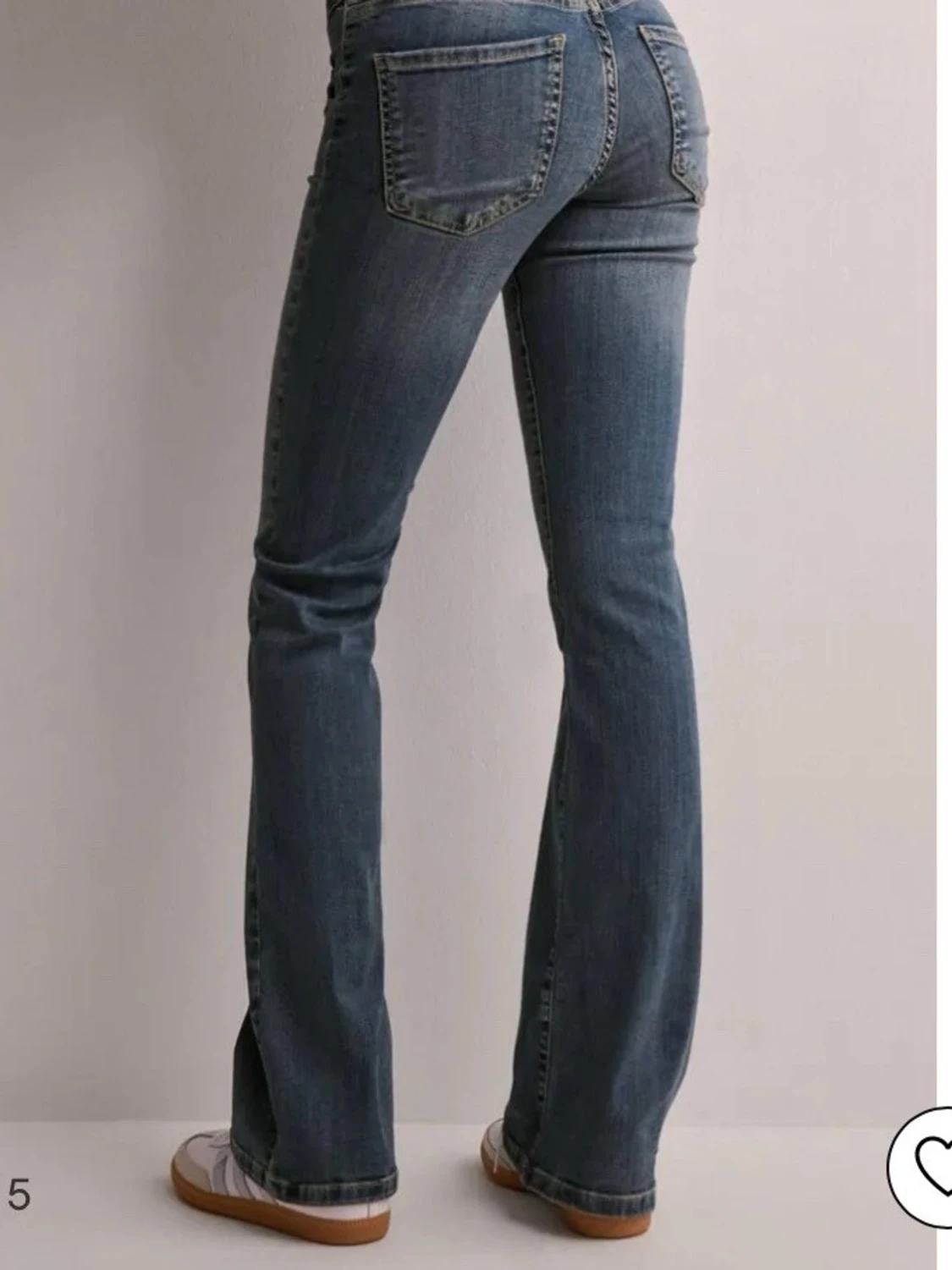 Blå bootcut jeans med fickdetaljer - 1