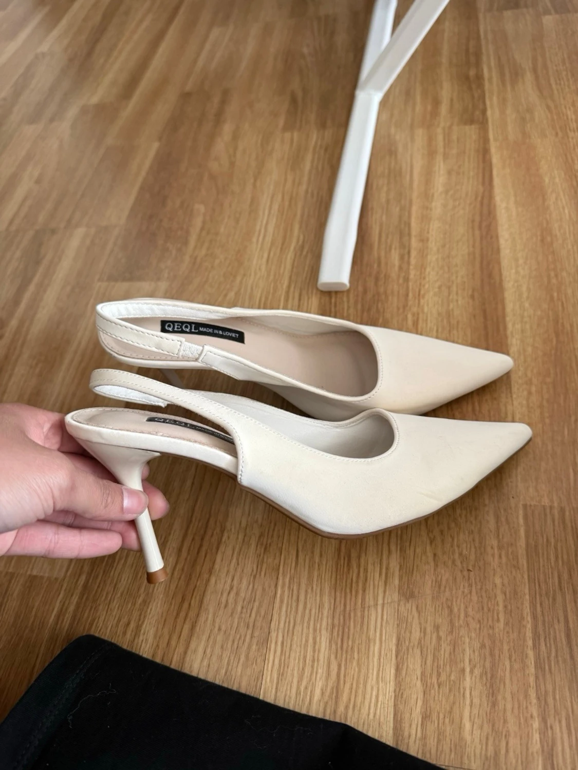 Beige pumps med öppen häl  - 4