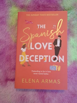 The Spanish Love Deception - Elena Armas - 🧡Säljer The Spanish Love Deception av Elena Armas.  🧡Helt oläst, endast stått i bokhyllan.   📦 Skickas snabbt 💬 Hör av dig om du har frågor!