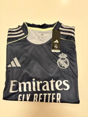 Real Madrid tröja - jersey storlek M