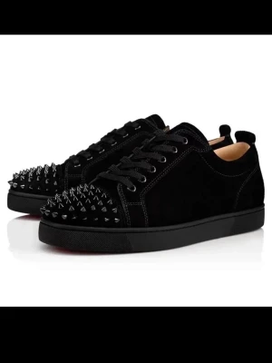 Louboutins skor - Skriv i dm vid frågor eller om det finns kvar i lager, pris kan diskuteras!