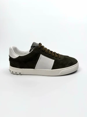 Valentino Flycrew (helt nya) - Valentino Garavani Flycrew sneakers |Storlek 40 | Skick 10/10 - (helt nya) - alla nitar sitter kvar | Nypris ca 8000kr |100% autentiska | Dustbag ingår |