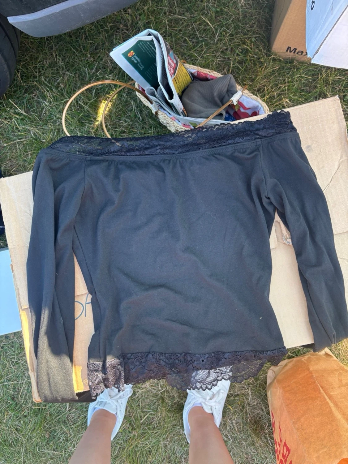 Svart offshoulder topp med spets