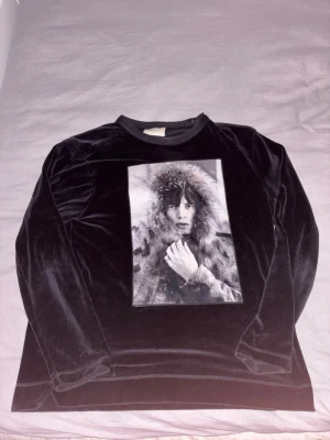 Svart limitato sweatshirt -  svart långärmad limitatio tröja