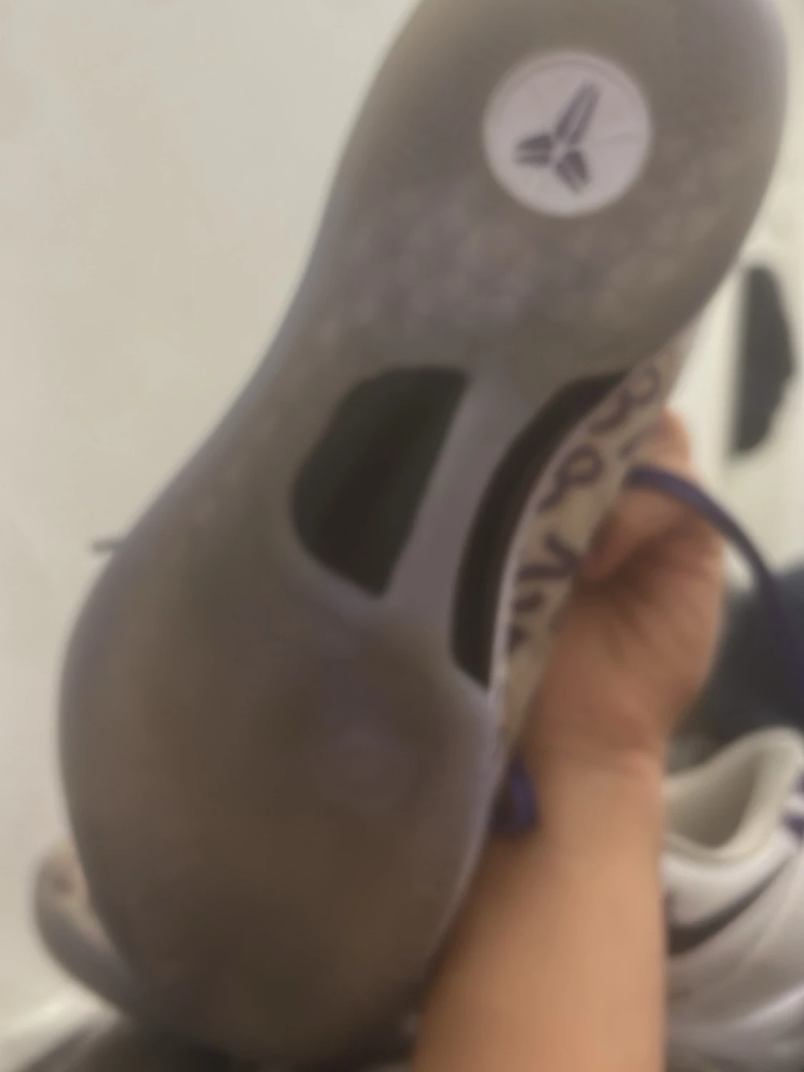 Vita sneakers med lila siffror - 4