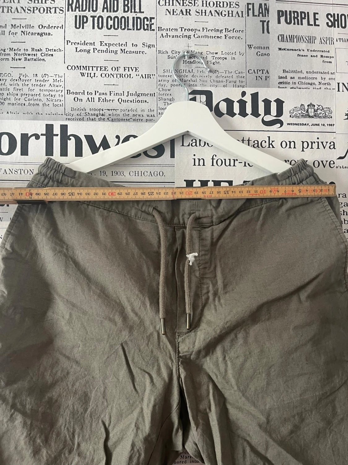 Beiga linneshorts med snörning - 4