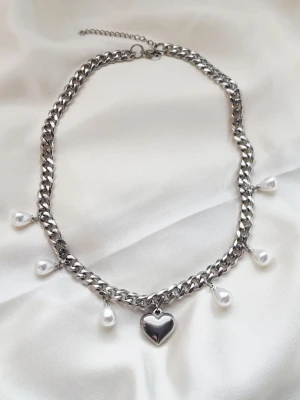 Handgjort halsband med pärlor och hjärta  - Material-rostfritt stål. Kedjetjocklek-7,2mm #62