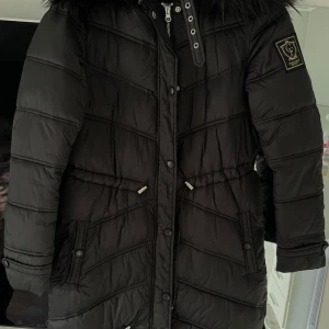 Jacka (chiara forthi milano) - Säljer denna super snygga höst/vår jacka. Storlek 34/XS