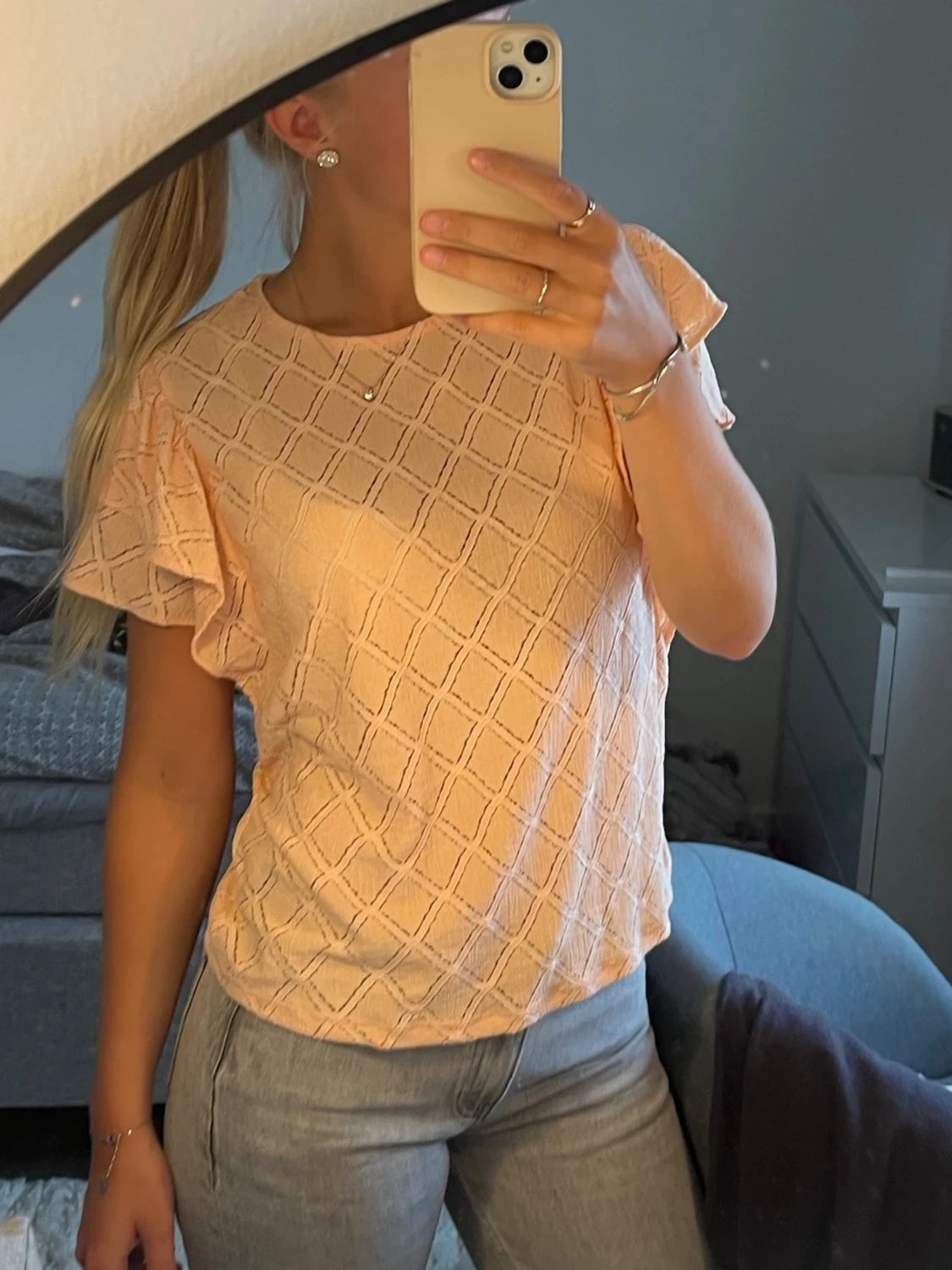 Persikofärgad blus med volangärm - 3