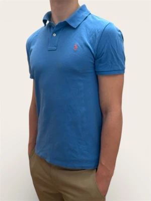 Ralph Lauren piké - En stiligt piké i mycket fint skick! Modellen är 185 cm och säljes pga att den är för liten. Pikén är i storlek XL barn men sitter som S. Hör av dig vid frågor, Sbstyle:)