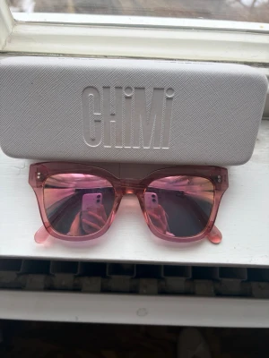 Rosa CHIMI  - Snygga solglasögon från CHIMI. Några repor men inget som märks av! 💖