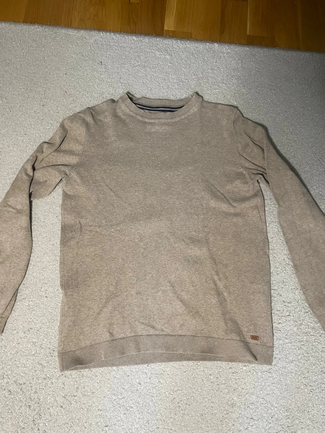 Beige tröja från Mango