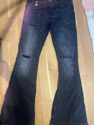 Gina jeans - säljer dessa superfina jeans eftersom de är för långa på mig som är 155.
