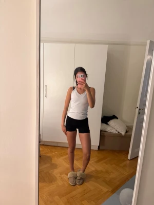 Svarta shorts - Säljer ett par svarta shorts. Ej använda bara testade🌟