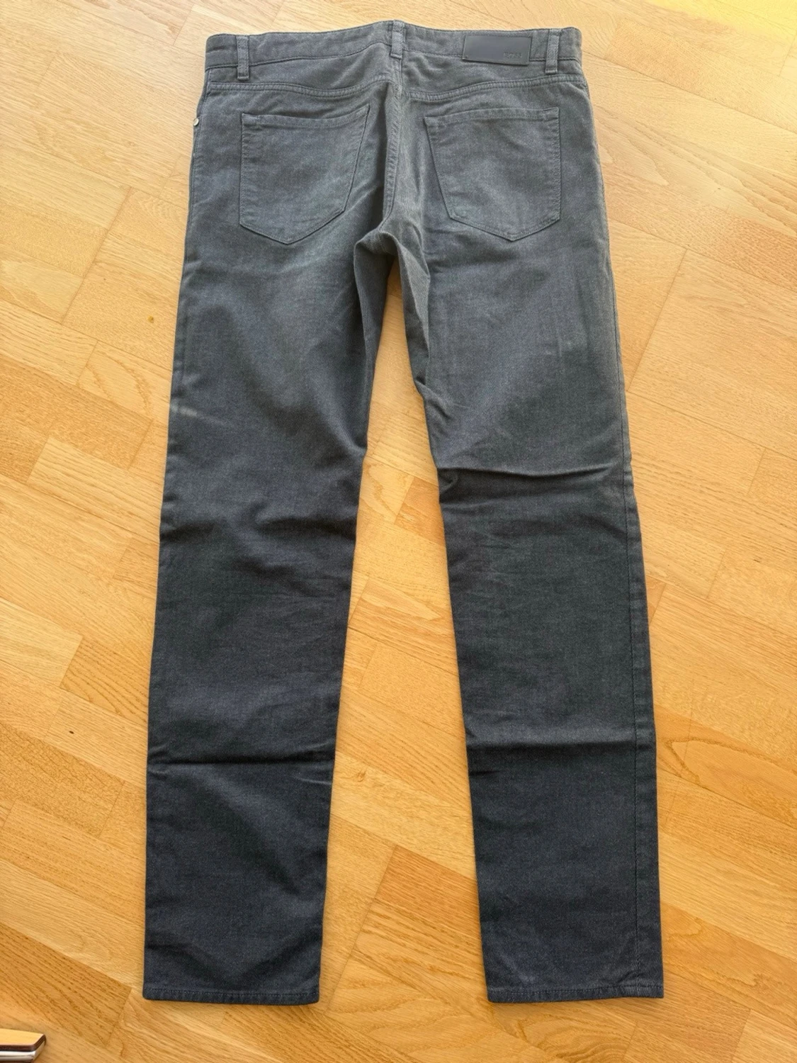 Stretchig byxa/jeans i grått från BOSS  - 1