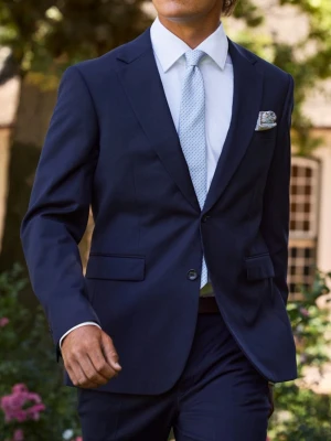 Mörkblå kostym från Dressman - En dressmankostym för män. Mått: armlängd 61 cm, innerbenslängd 73 cm, midja (rakt över) 41 cm. Passar för cirka 170 lång smal man. Använd 2 gånger. Inköpt för 1800 kr. Pris kan diskuteras. Hör gärna av er för fler frågor.