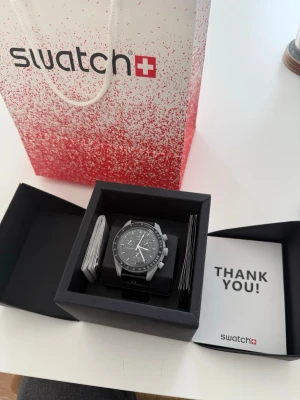 Omega x Swatch (moon) - Mission to the Moon. sparsamt använd. Säljer då jag är sugen på annan färg