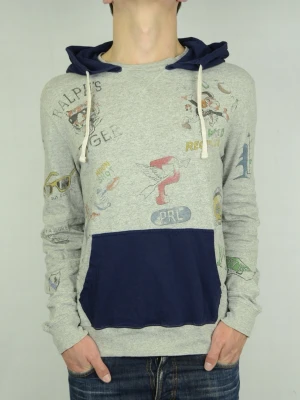 Ralph Lauren hoodie  - POLO RALPH LAUREN HOODIE Storlek : M Passform : Normal Användning : Hoodien är i ett väldigt fint skick utan defekter Nypris : Cirka 2500SEK Modellen på bilden : 182CM och väger 76,5KG