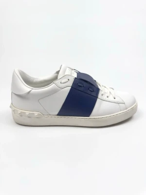 Valentino Open sneakers - Valentino Garavani Open sneakers. Storlek 42,5. Skick 9,9/10 - endast testade fåtal gånger. Tillbehör: Box, Kort och Dustbags. Nypris ca 7700kr. 100% autentiska.