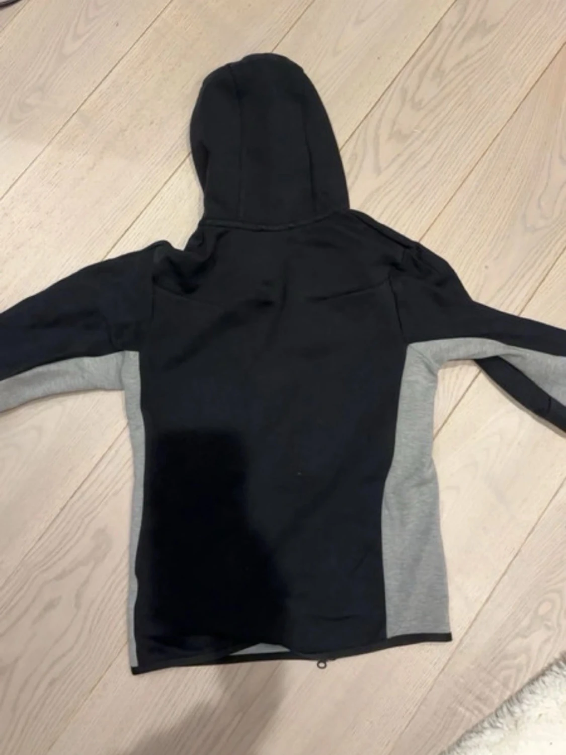 Nike svart och grå hoodie i storlek xs - 1