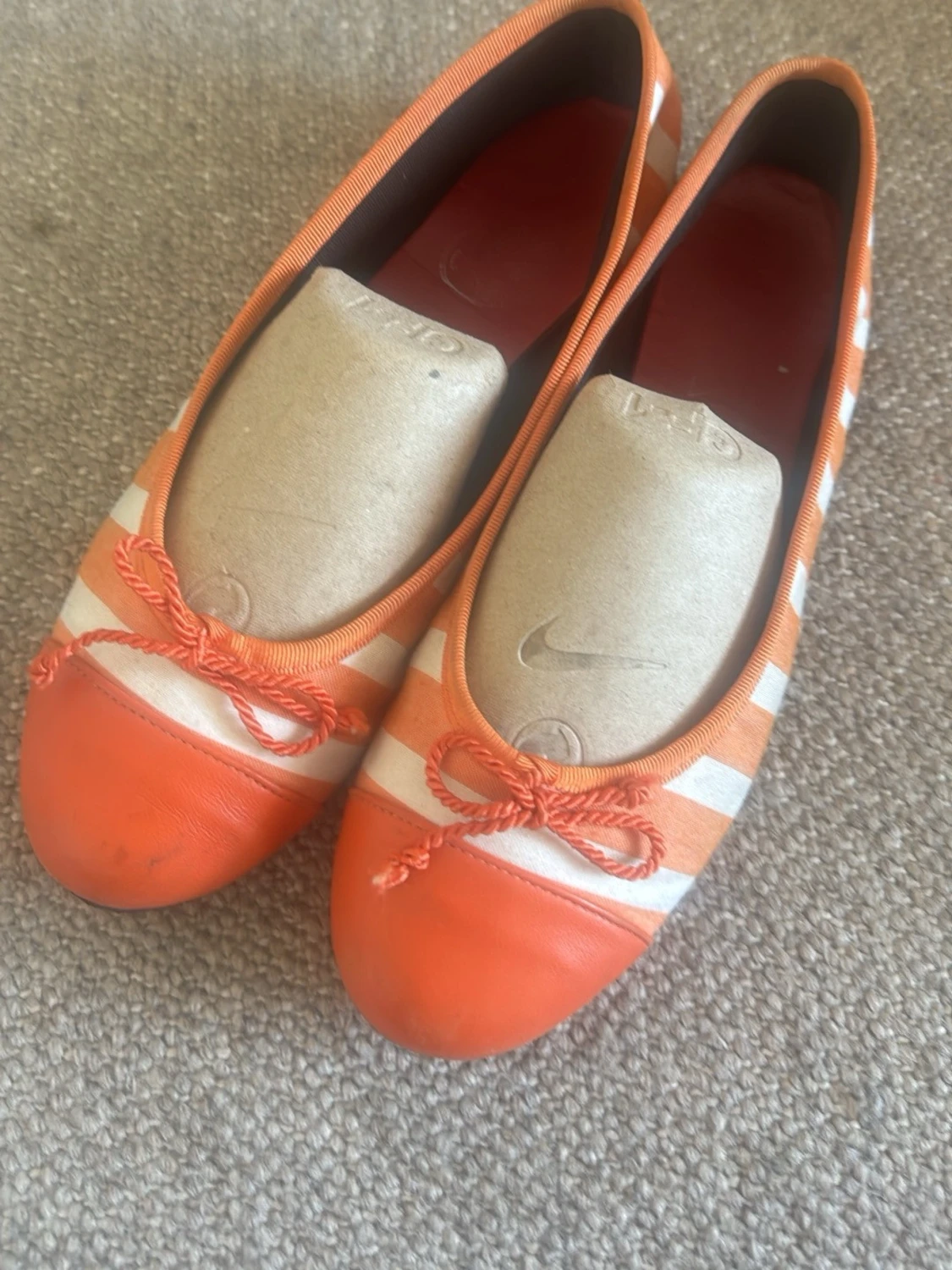 Randiga orange ballerinas från Kokua Barcelona