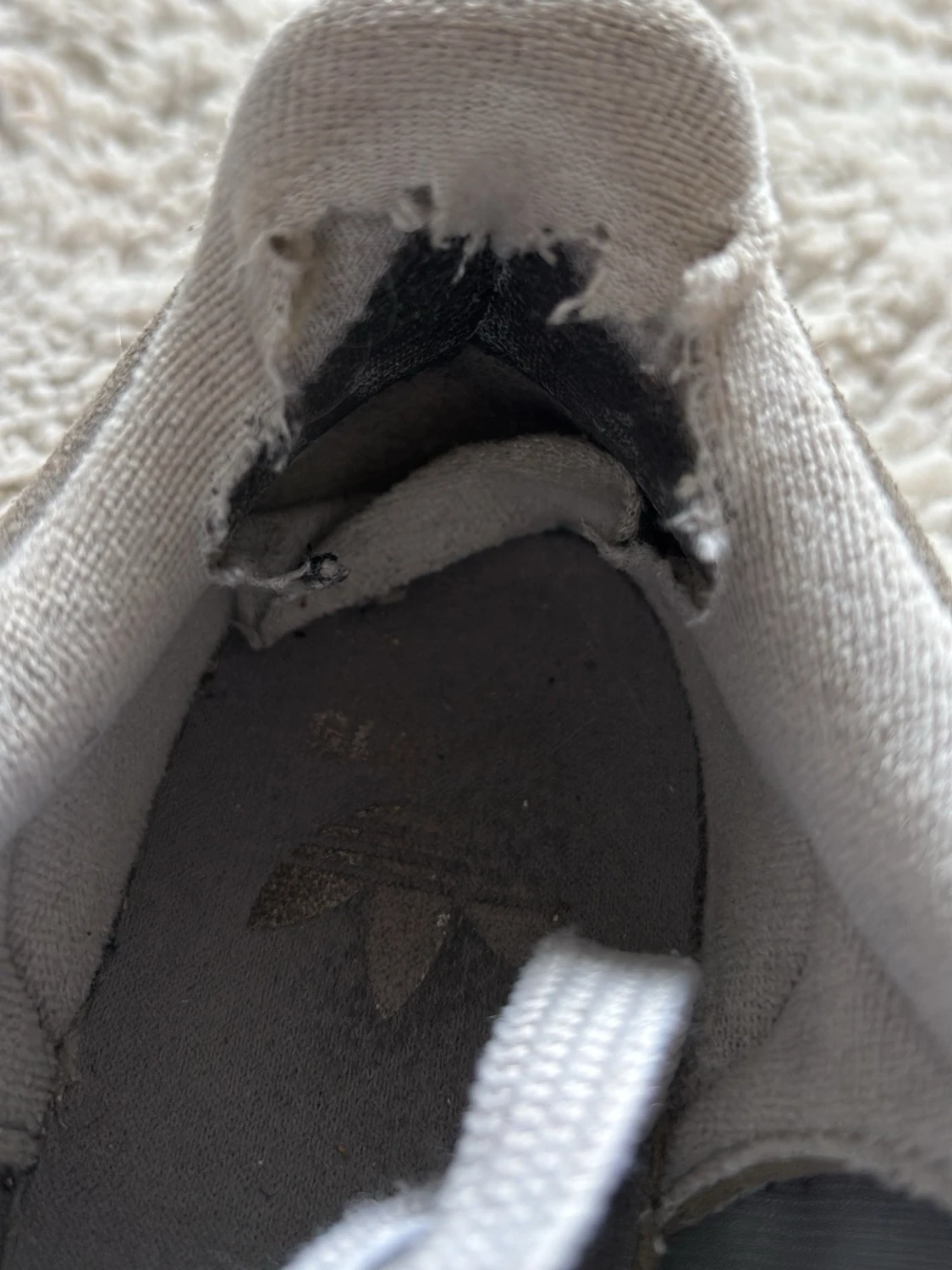 Grå Adidas sneakers med vita detaljer - 5