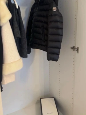 COLMAR vårjacka st S - Colmar jacka i nyskick och perfekt till våren St S Säljer då den e kort på mig jag e 174, pris går att diskutera