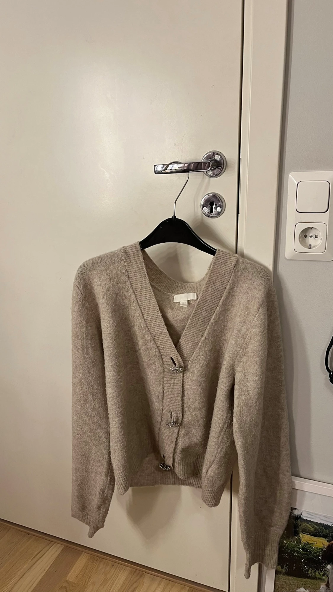 Beige kofta från H&M med knappar