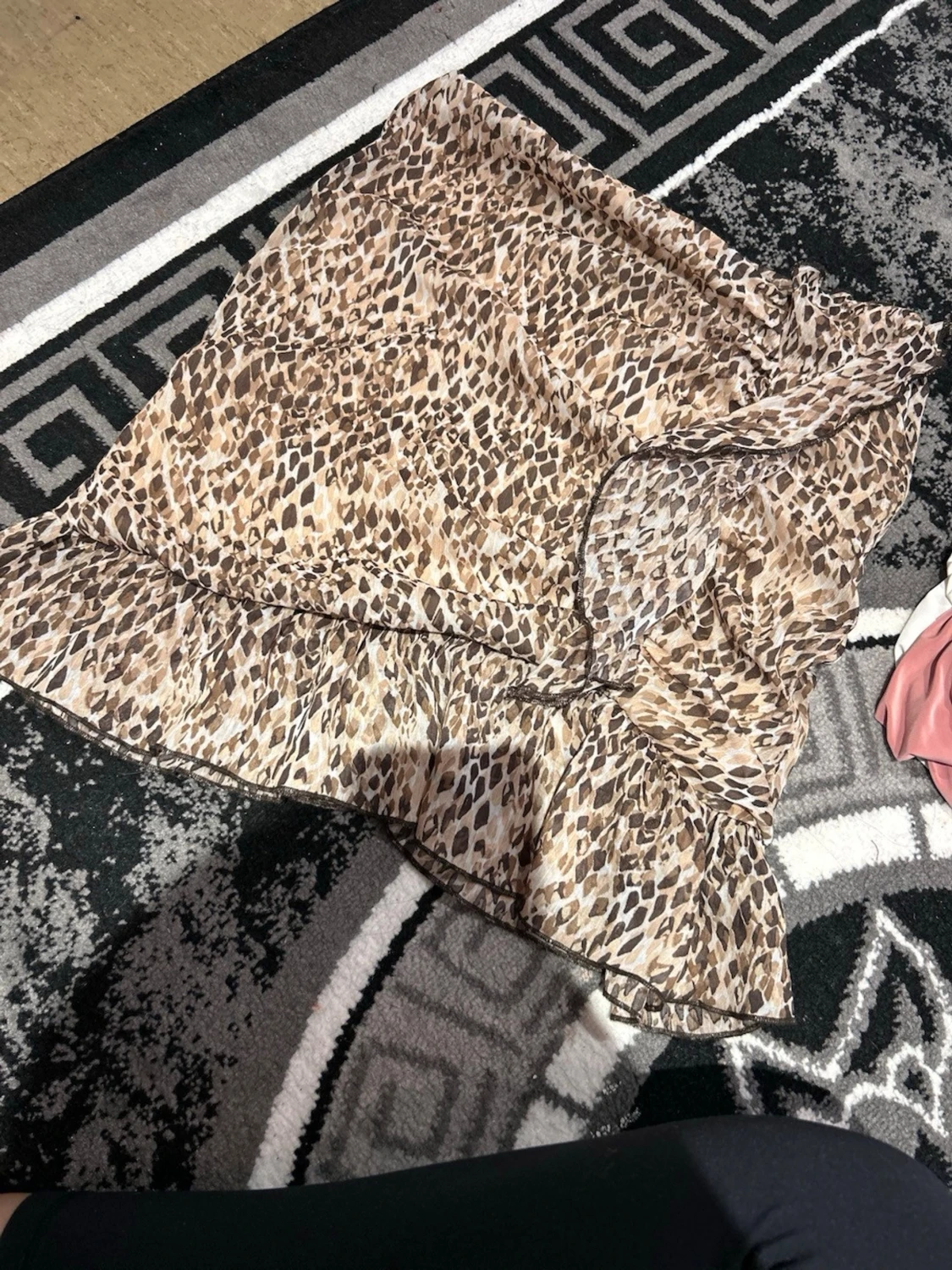 Leopardmönstrad omlottkjol med volang - 1