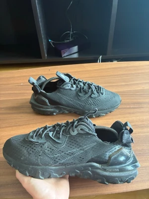 Nike react vision - Sparsamt använda  Små tecken på användning men fortfarande i bra skick   Skriv för frågor!