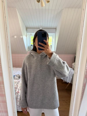 Stickad hoodie bikbok  - Fin stickad hoodie från bikbok