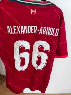 Liverpool fotbollströja - Vill få sålt snabbt
