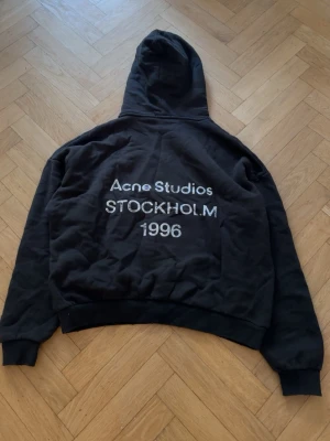 Acne Studios Hoodie - Acne Studios i jättebra skick. Äkthetsbevis finns!